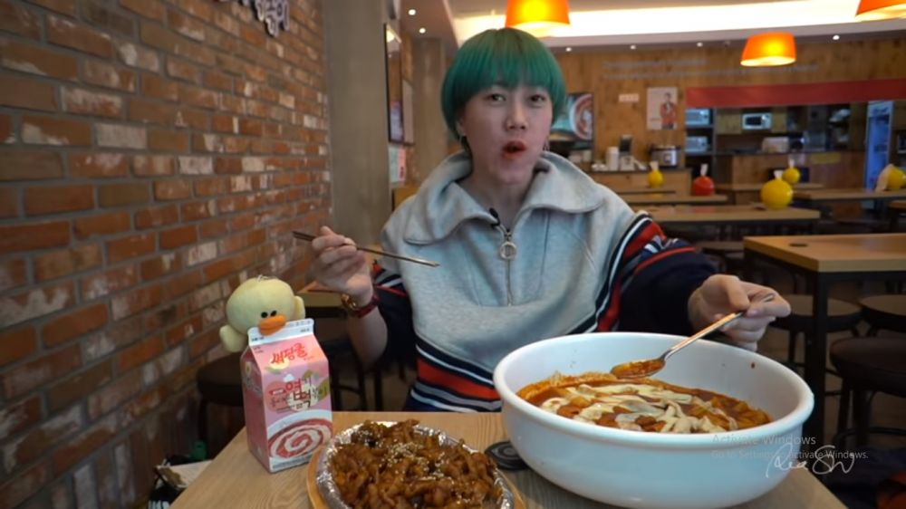 6 Fakta Ria SW, food vlogger yang punya gaya boyish keren