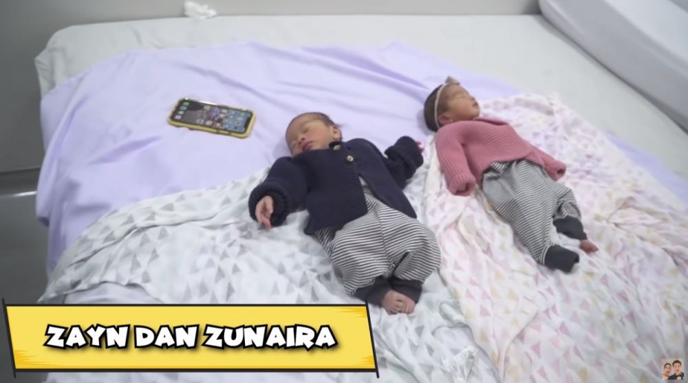 9 Momen gemas bayi Baim Wong bertemu anak kembar Syahnaz