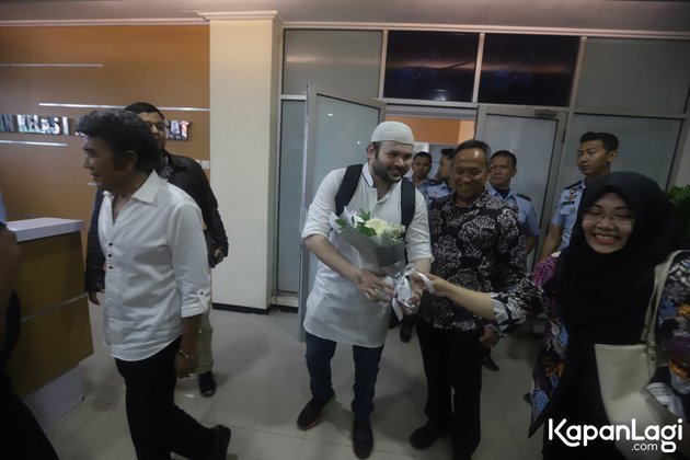 10 Momen Rhoma Irama jemput Ridho bebas dari penjara, penuh tangis