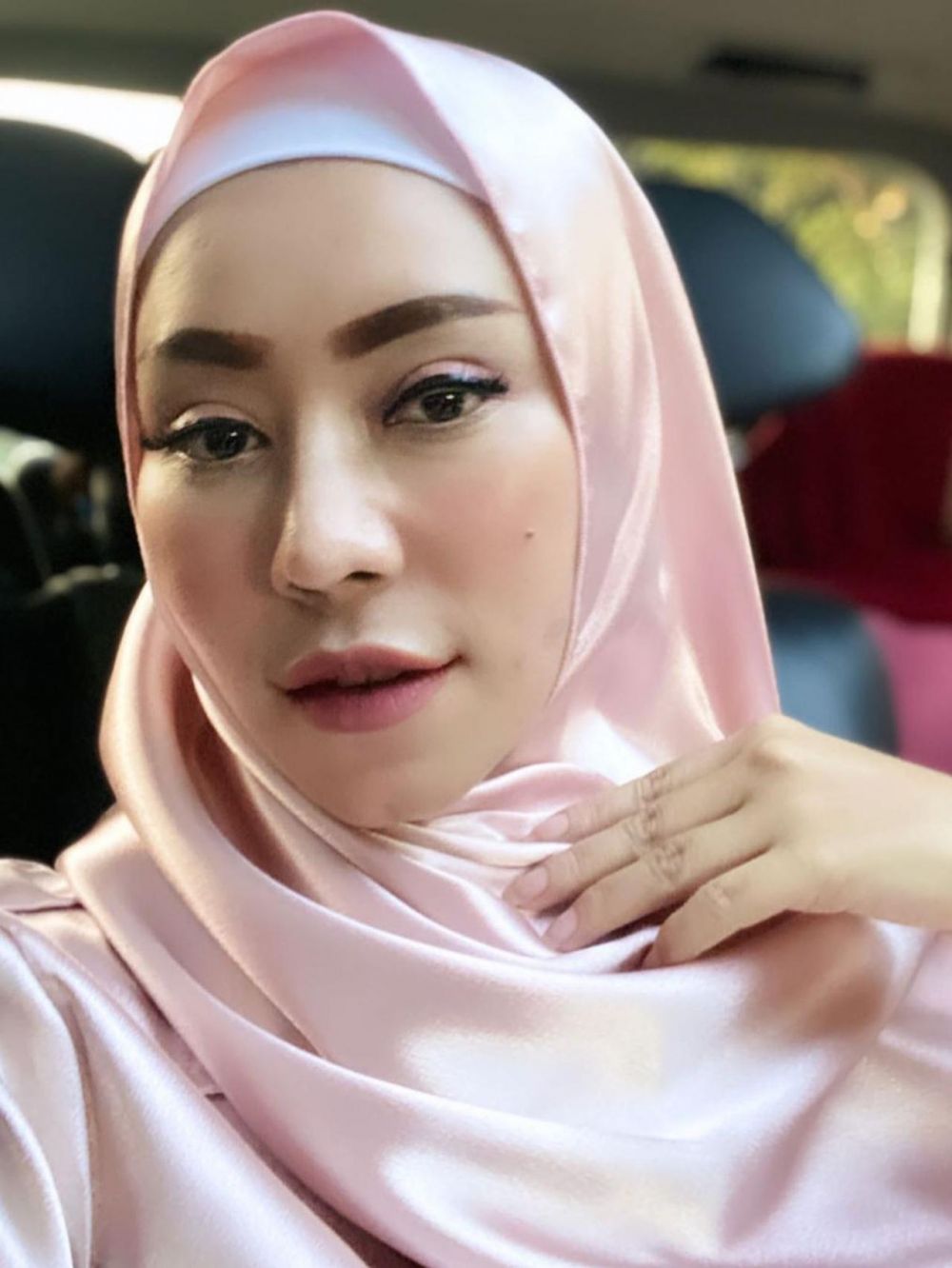 Putuskan berhijab usai sakit, ini 6 potret terbaru Baby Sexyola