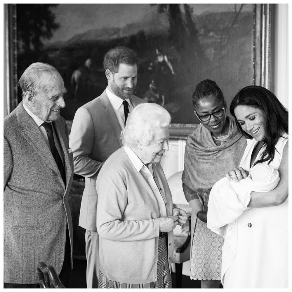 8 Momen Pangeran Harry dan Meghan Markle momong baby Archie