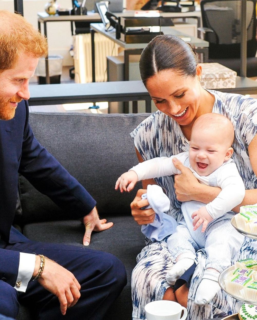 8 Momen Pangeran Harry dan Meghan Markle momong baby Archie