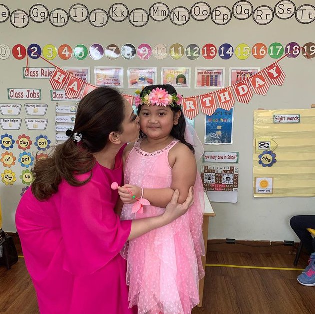 8 Potret Shaakila, cucu kesayangan Nia Daniaty yang jarang tersorot