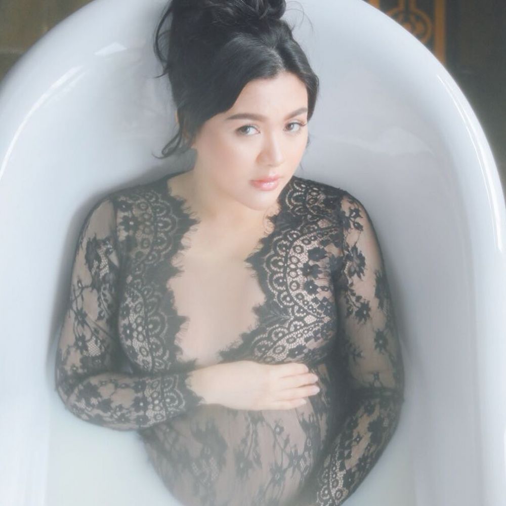 50 Gaya maternity seleb Tanah Air ini curi perhatian