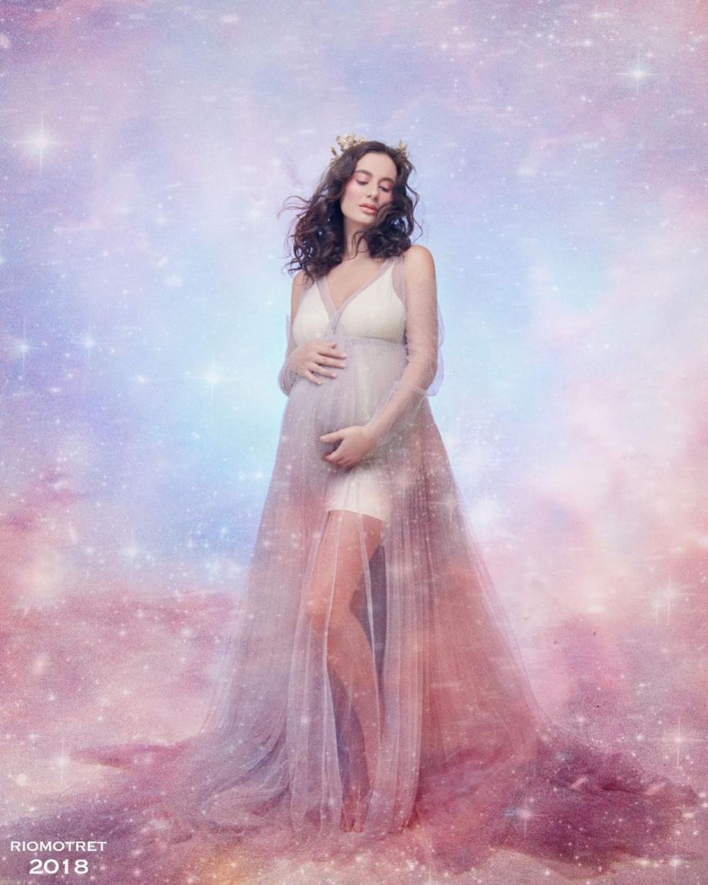 50 Gaya maternity seleb Tanah Air ini curi perhatian