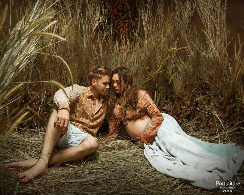 50 Gaya maternity seleb Tanah Air ini curi perhatian