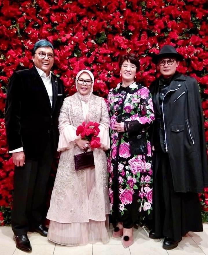 Besanan, ini 6 beda gaya ibunda Syahrini dan Reino Barack