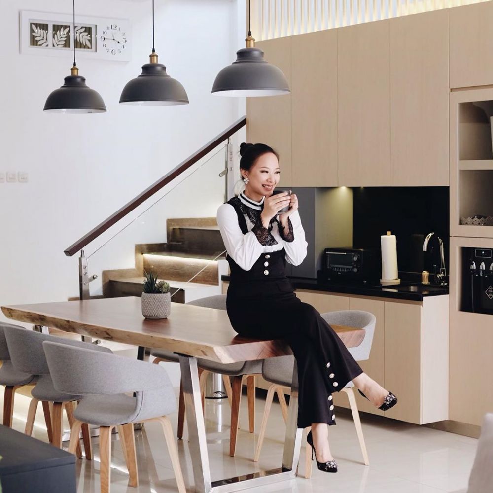 8 Potret rumah Yuanita Christiani, dilengkapi teknologi canggih