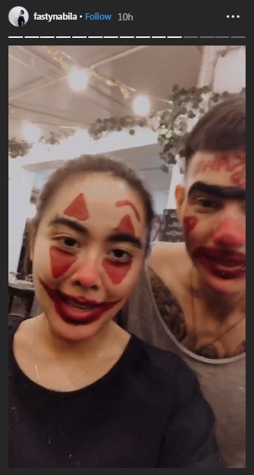 8 Potret bridal shower Marcell Darwin & pacar, riasannya unik