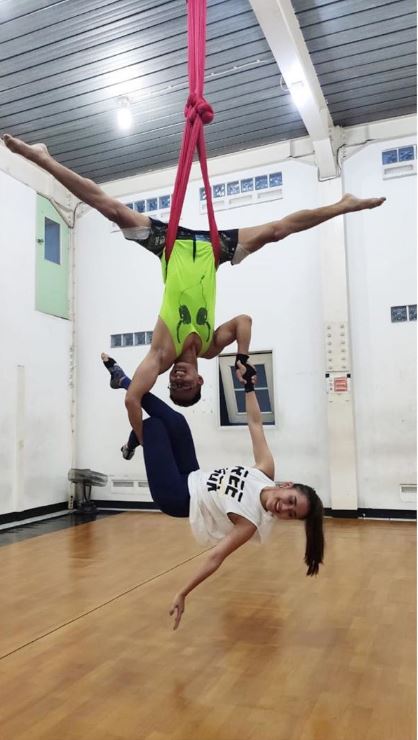 7 Gaya Ayu Ting Ting saat aerial dance ini bikin gagal fokus