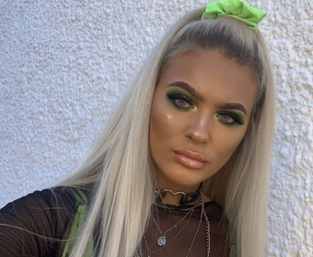 Demi selfie, model cantik Inggris ini jatuh dari tebing 30 meter