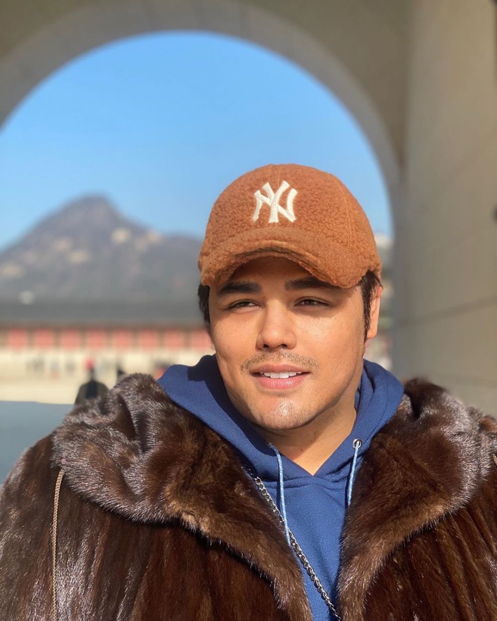 Unggah foto liburan di Korea, paras Ivan Gunawan jadi sorotan