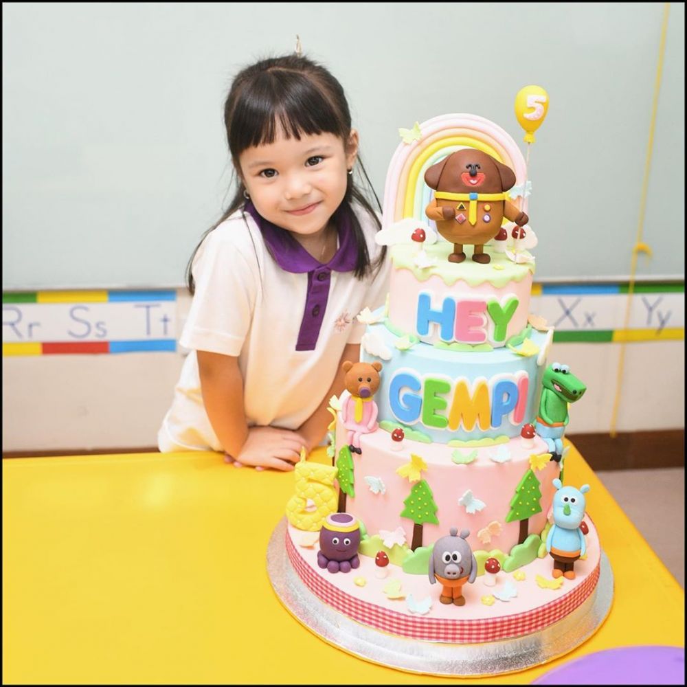 6 Momen ulang tahun Gempita ini meriah, bertema Hey Duggee