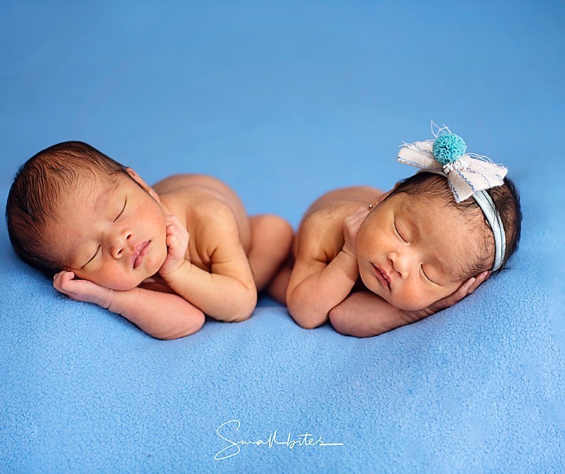 Gaya pemotretan newborn anak kembar  6 seleb gemasnya dobel