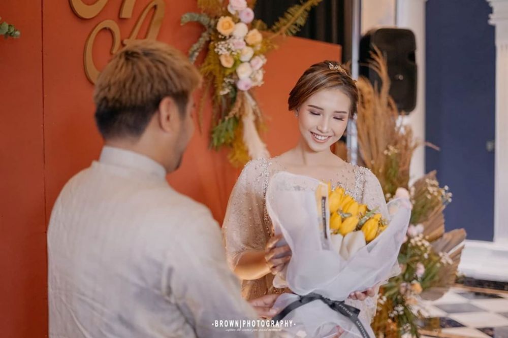 10 Momen lamaran Ahmad Abdul & Artika Rustam, penuh kebahagiaan