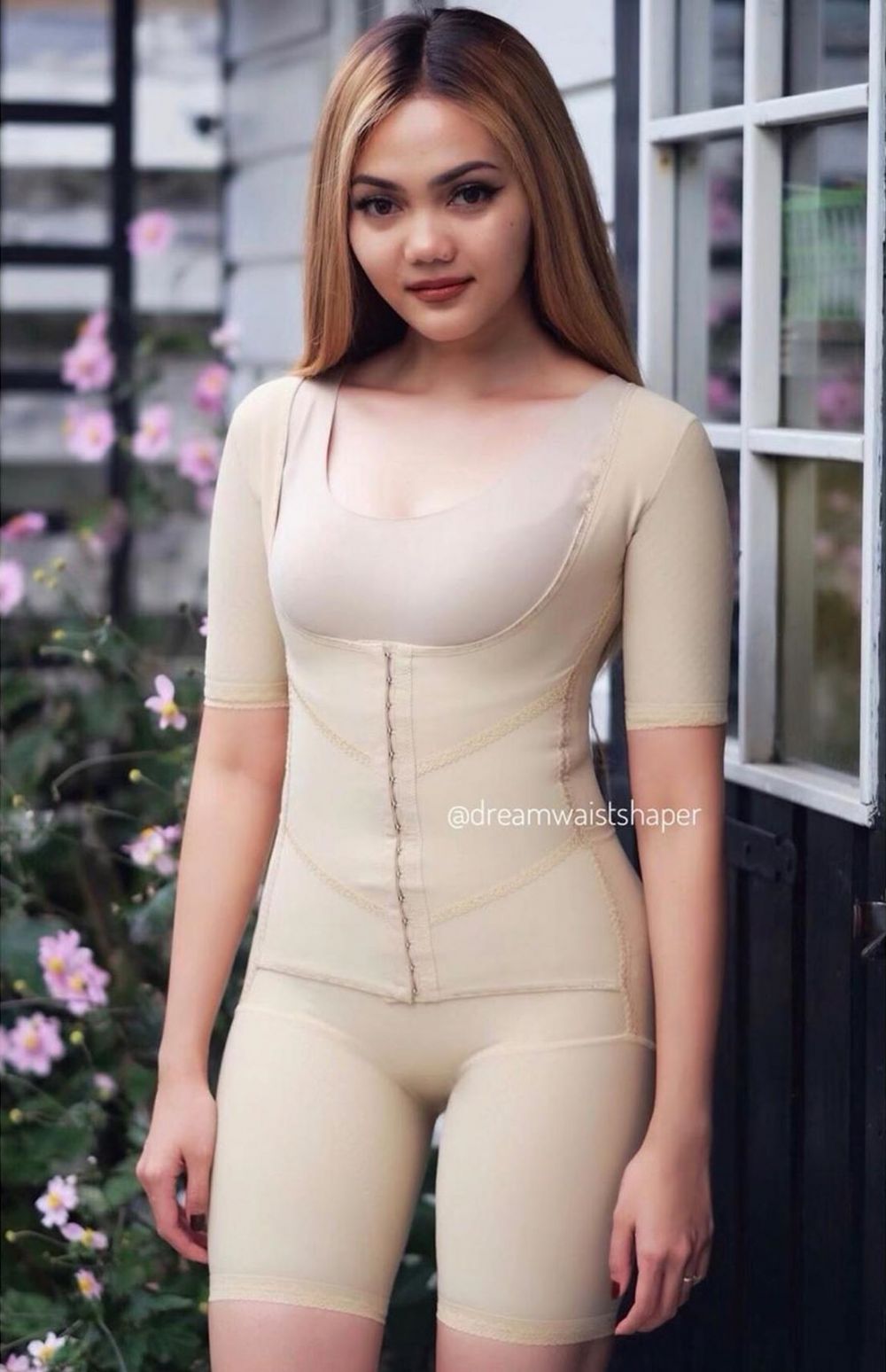 Lakukan foto endorse, gaya busana 4 seleb ini jadi sorotan