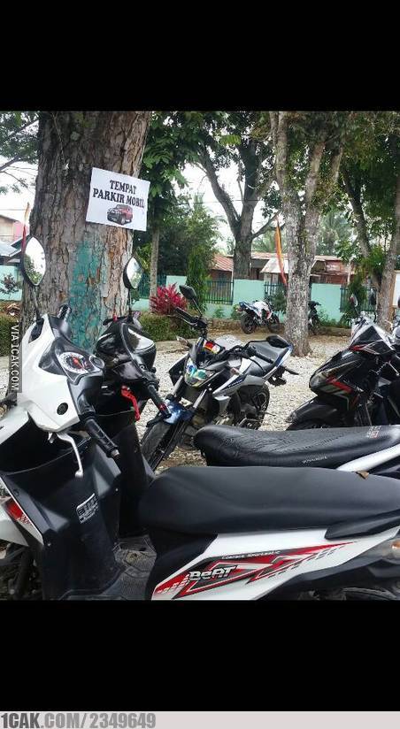 10 Potret kelakuan nyeleneh orang parkir, bikin tepuk jidat