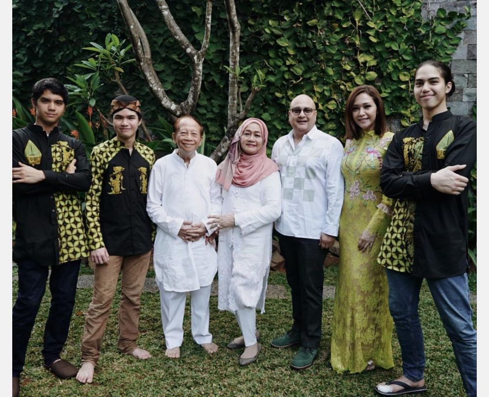 10 Momen hangat Maia Estianty kumpul bareng orangtua & saudara