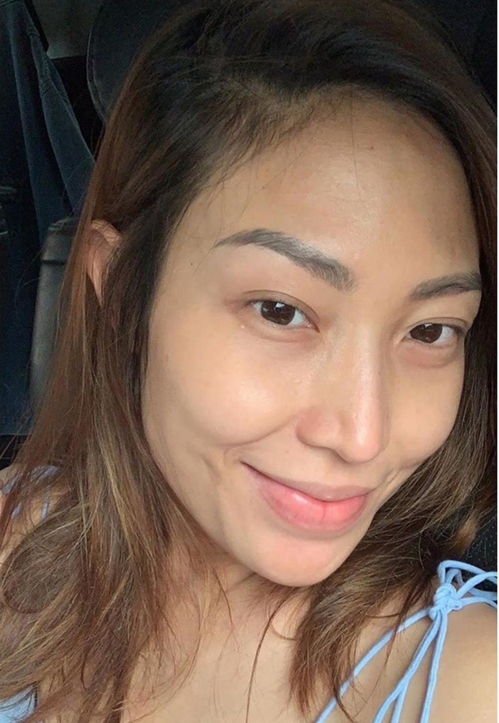 7 Pesona Ayu Dewi tanpa makeup, paras cantiknya jadi sorotan