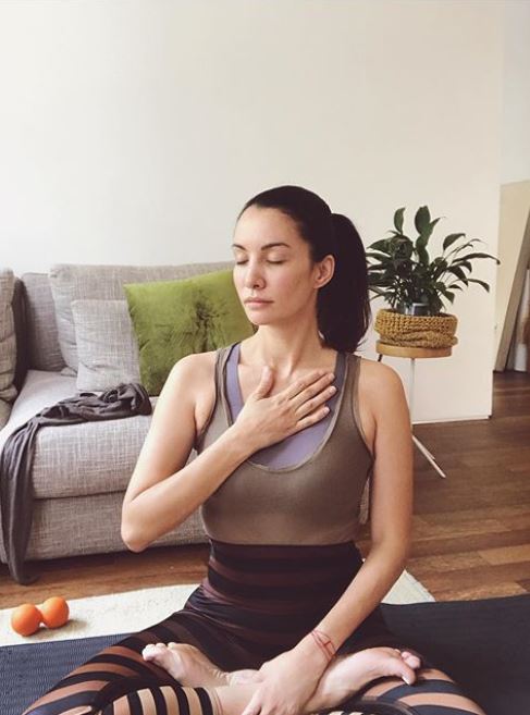 Momen 7 seleb cantik saat olahraga, seksi di usia 40-an