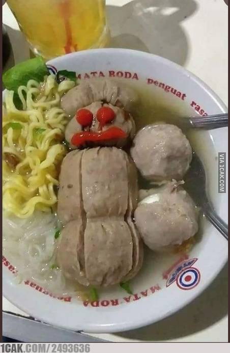10 Penampakan di warung bakso ini bikin tepuk jidat