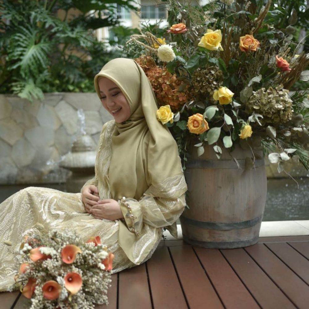 7 Potret Chacha Frederica pamer baby bump, tetap stylish