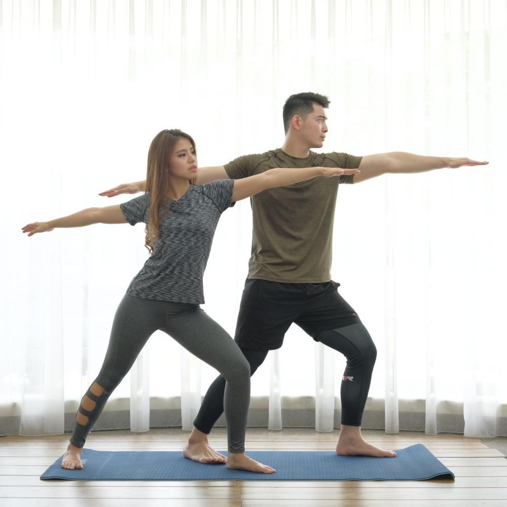 10 Pose yoga untuk meningkatkan romantisme dengan pasangan