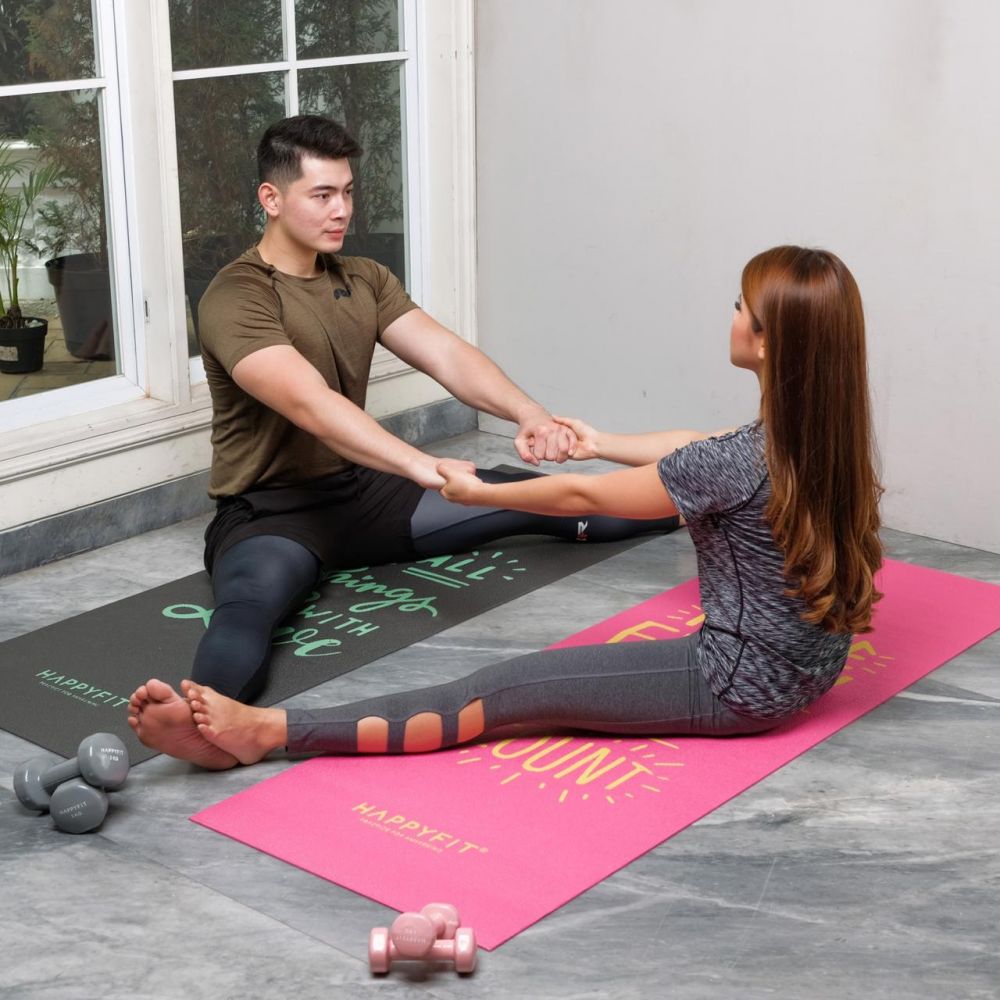 10 Pose yoga untuk meningkatkan romantisme dengan pasangan