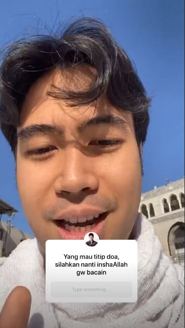 5 Momen umrah Vidi Aldiano bersama ibu, rasa syukur pasca ujian