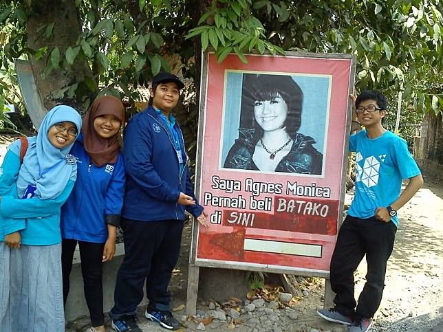 50 Spanduk lucu ini absurdnya bikin geleng kepala