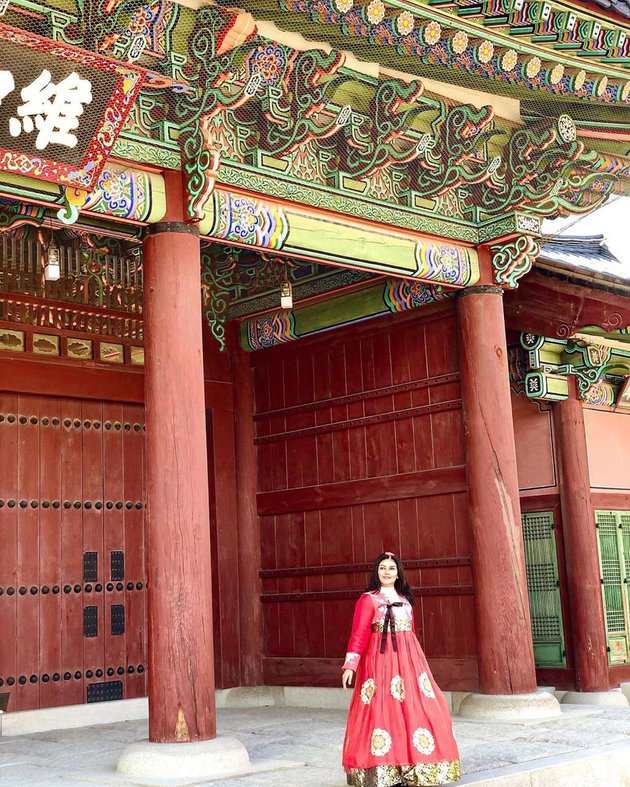 8 Potret Bella Saphira pakai hanbok di Korea, pesonanya terpancar