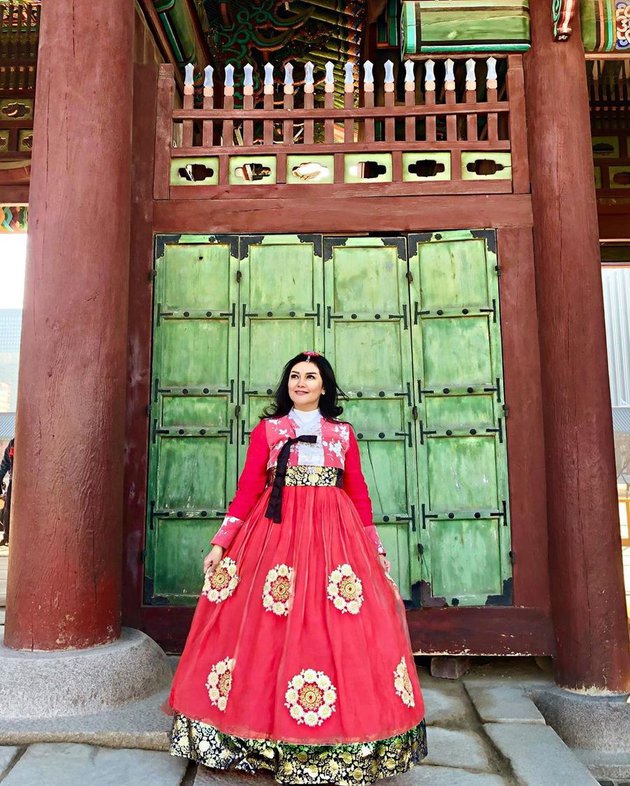 8 Potret Bella Saphira pakai hanbok di Korea, pesonanya terpancar