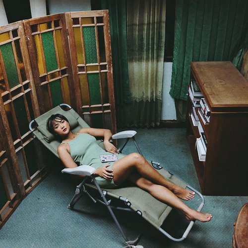 Pamer foto lagi rebahan, pose Marion Jola bikin gagal fokus