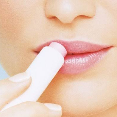 Ini bahaya membersihkan bibir dengan makeup remover