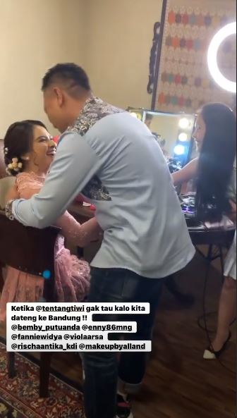 9 Momen lamaran Tiwi Eks T2, identitas calon suami bikin penasaran