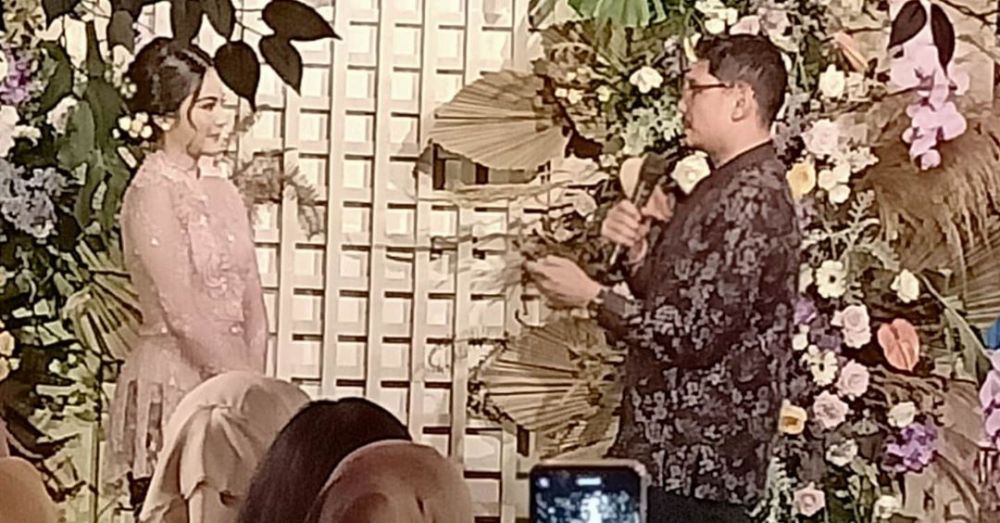 9 Momen lamaran Tiwi Eks T2, identitas calon suami bikin penasaran