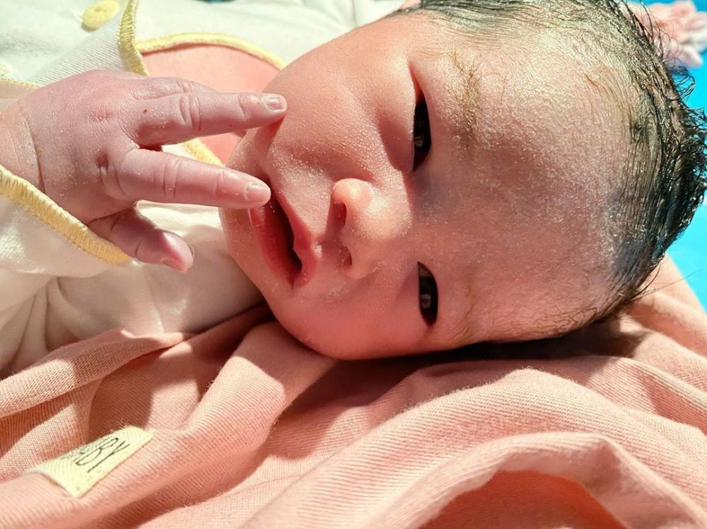 Yulita MasterChef lahirkan anak ke-3, potret bayinya jadi sorotan