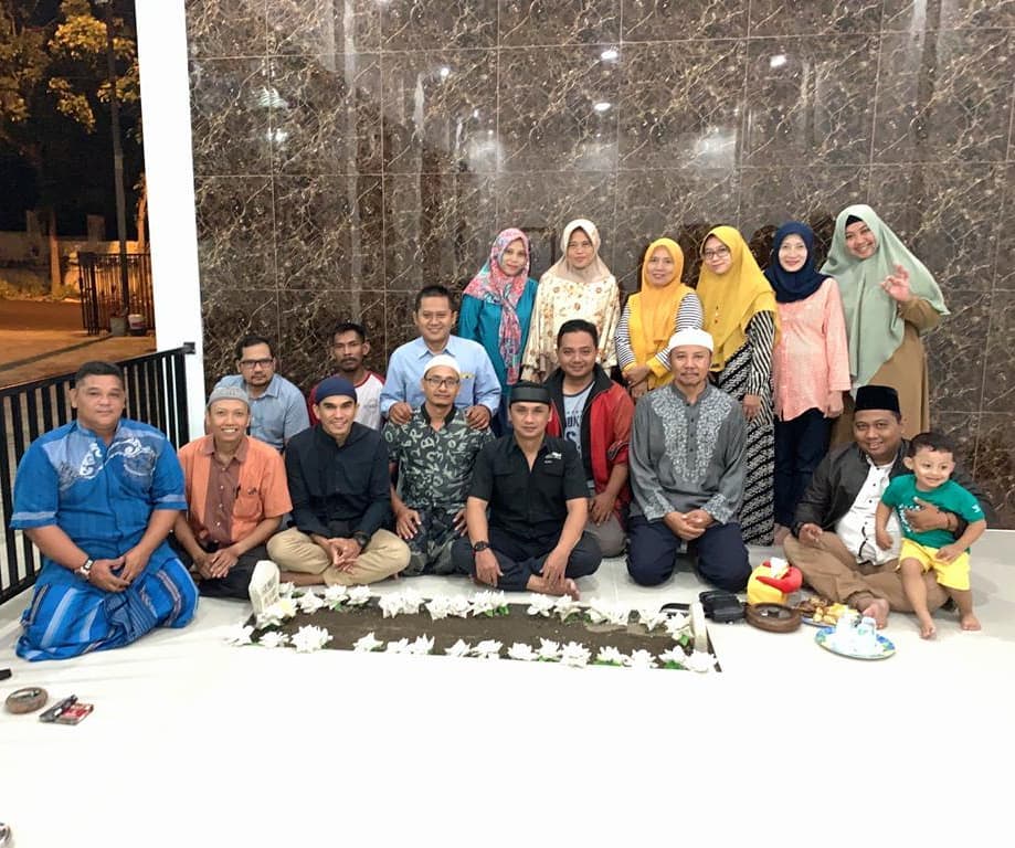 9 Potret musala Dewi Perssik untuk mendiang ayahnya