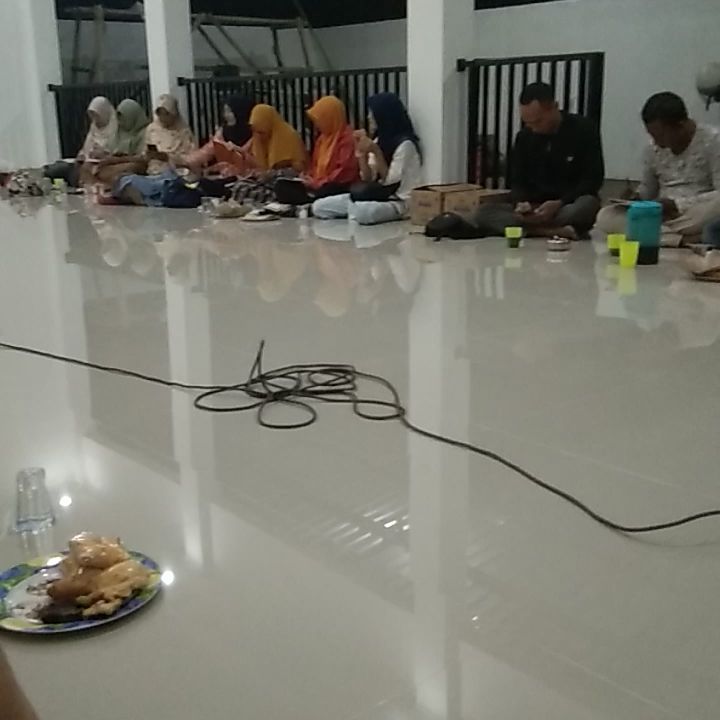 9 Potret musala Dewi Perssik untuk mendiang ayahnya