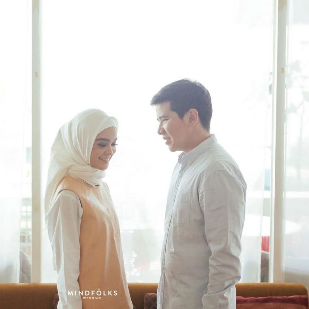 Gaya prewedding 50 seleb ini unik & keren, bisa jadi inspirasi