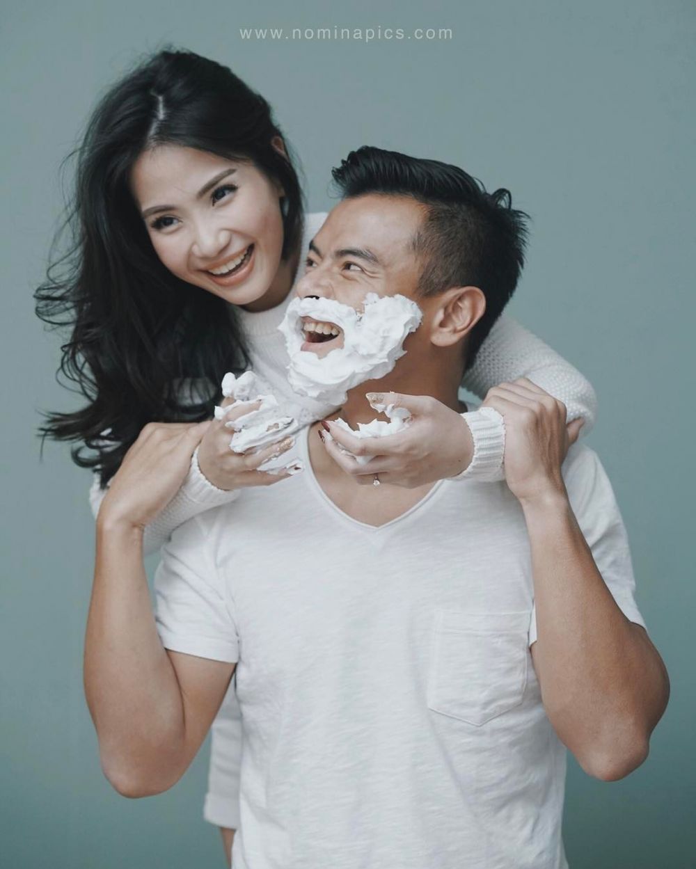 Gaya prewedding 50 seleb ini unik & keren, bisa jadi inspirasi