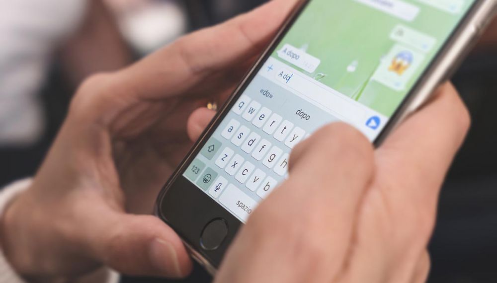6 Trik terlihat offline di WhatsApp biar nggak terganggu