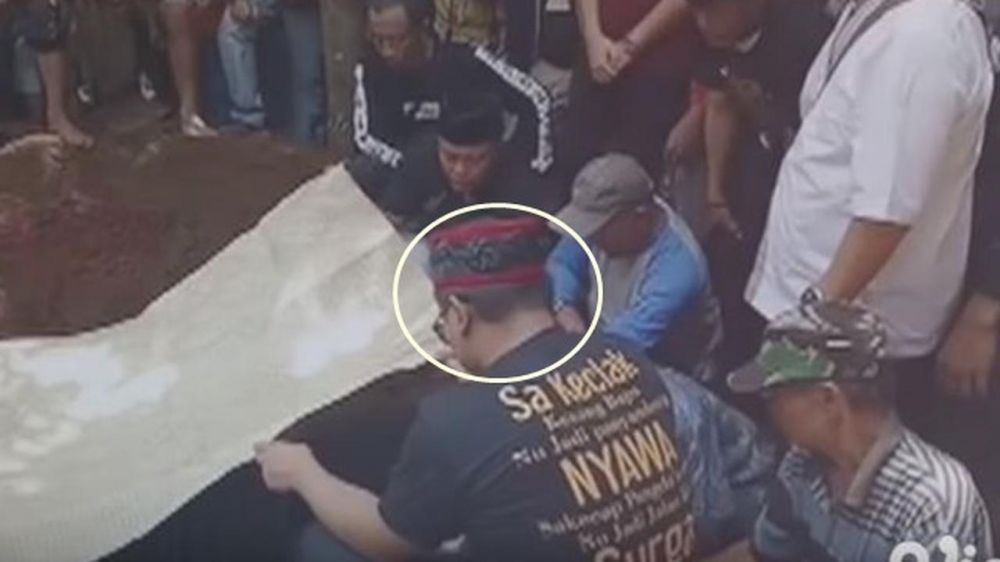 5 Fakta peci milik Teddy suami Lina, ditawar Rp 100 juta