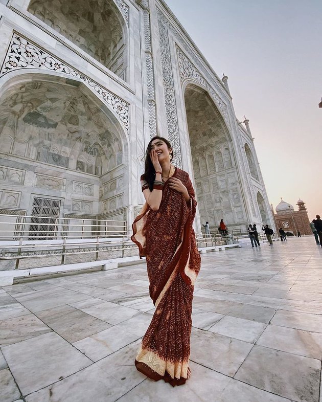 8 Potret liburan Febby Rastanty di India, memesona pakai kain sari