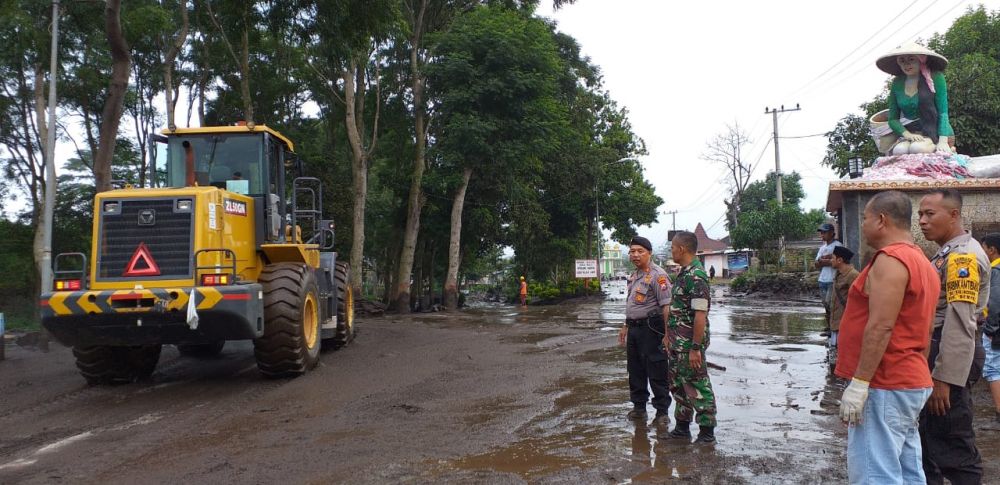 7 Penampakan banjir bandang di Bondowoso, terjang 200 rumah