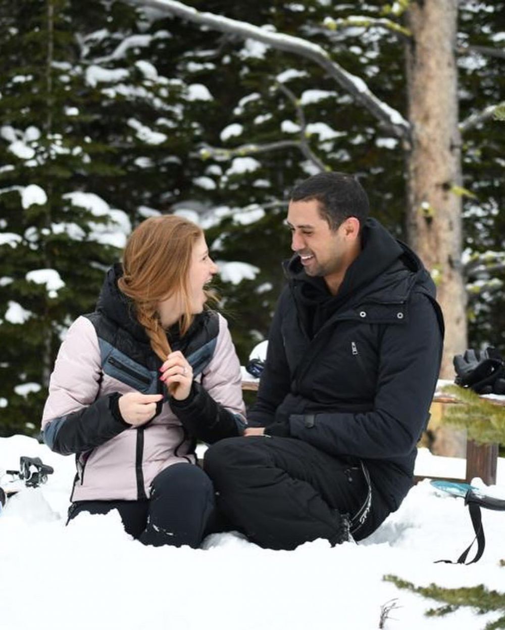 Tunangan, ini 9 momen mesra putri Bill Gates & pacar berdarah Arab