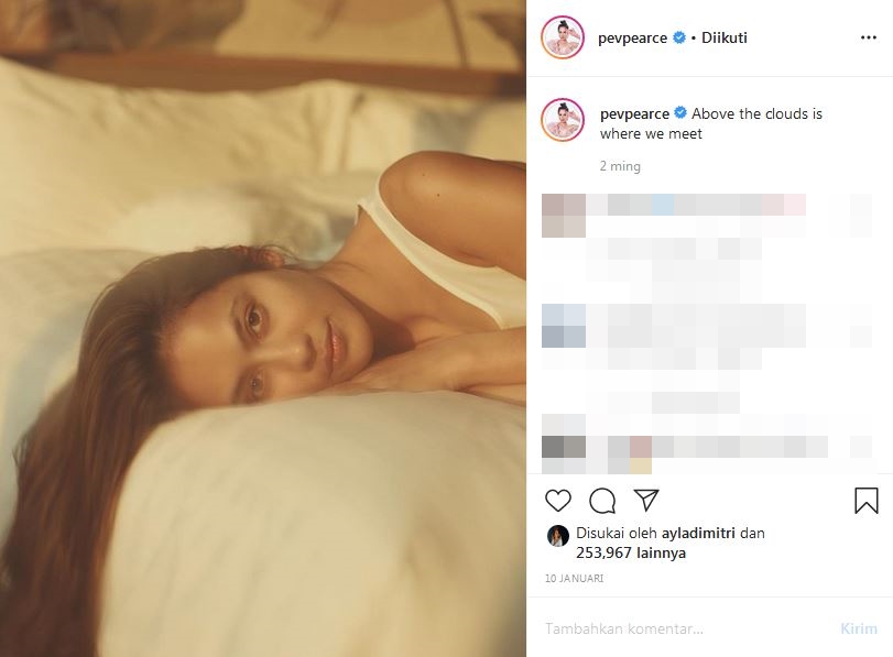 Unggah momen tiduran di kasur, potret Pevita Pearce bikin riuh