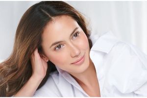 Unggah momen tiduran di kasur, potret Pevita Pearce bikin riuh