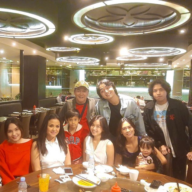 Sudah bercerai, ini 7 potret akrab Betharia Sonata & Willy Dozan