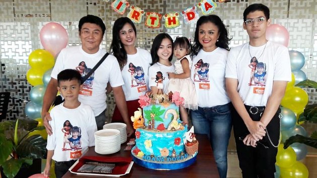 Sudah bercerai, ini 7 potret akrab Betharia Sonata & Willy Dozan